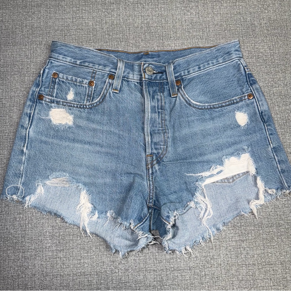 Levi's 501 High Rise Cut Off‎ Denim Shorts W26 Light Wash Distressed Frayed Hem - Picture 2 of 13